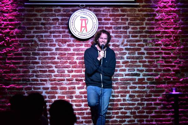 Nico de Tracy en Taburete Club de Comedia